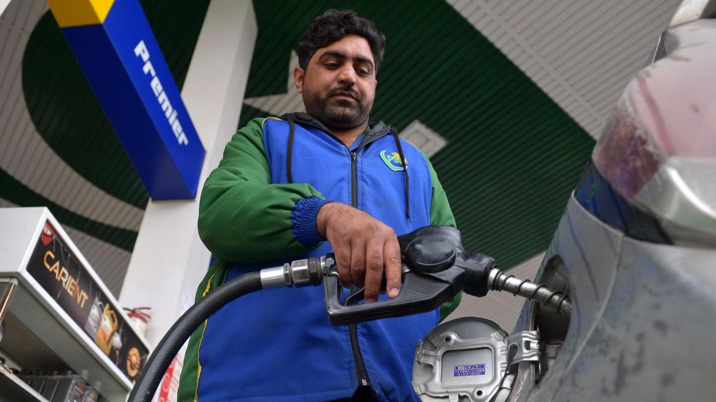Oil Prices Decline Following Pakistan's Announcement of US-Iran Deal