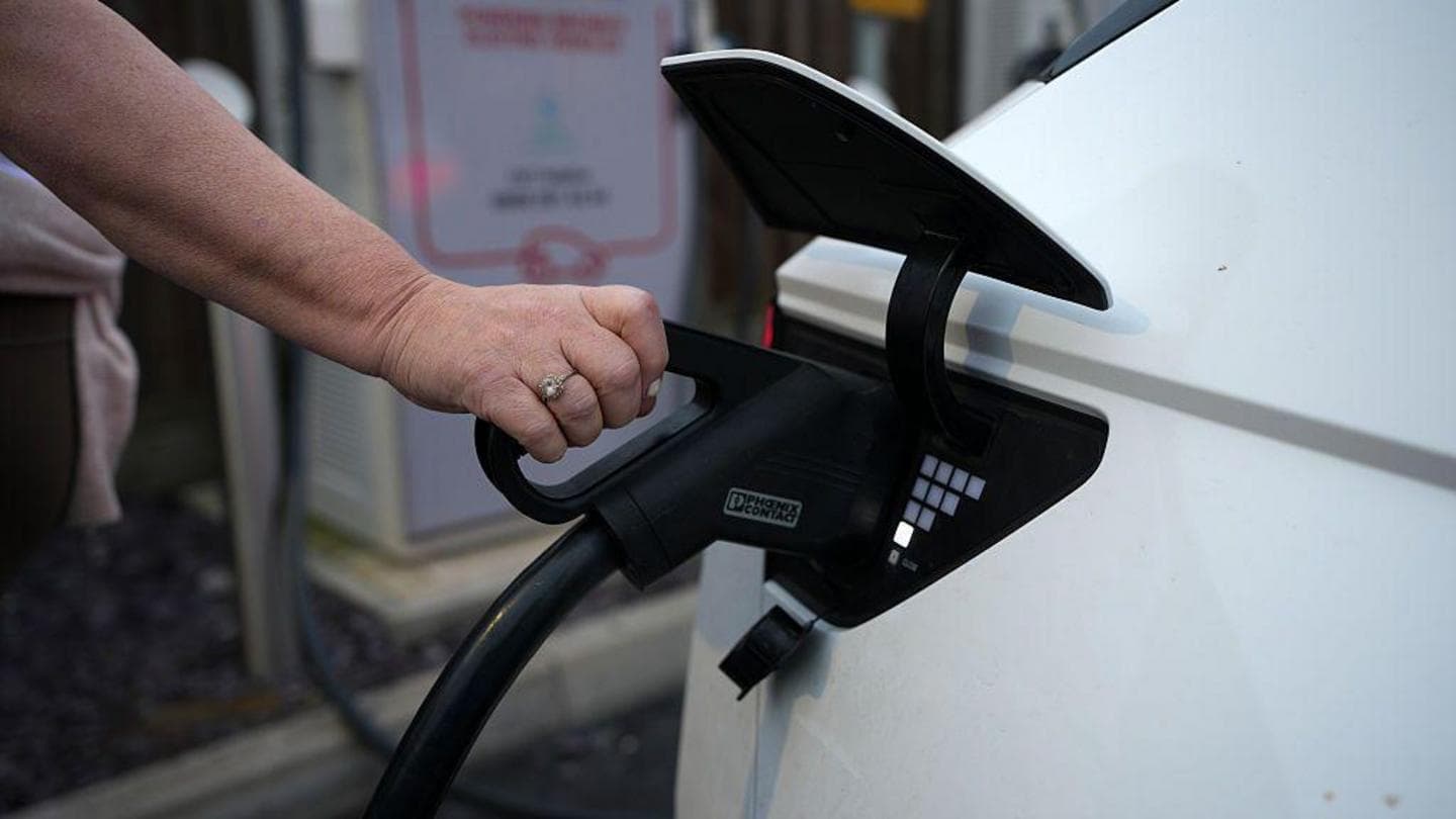 UK to Revise Electric Car Sales Target Amid Ongoing Discussions