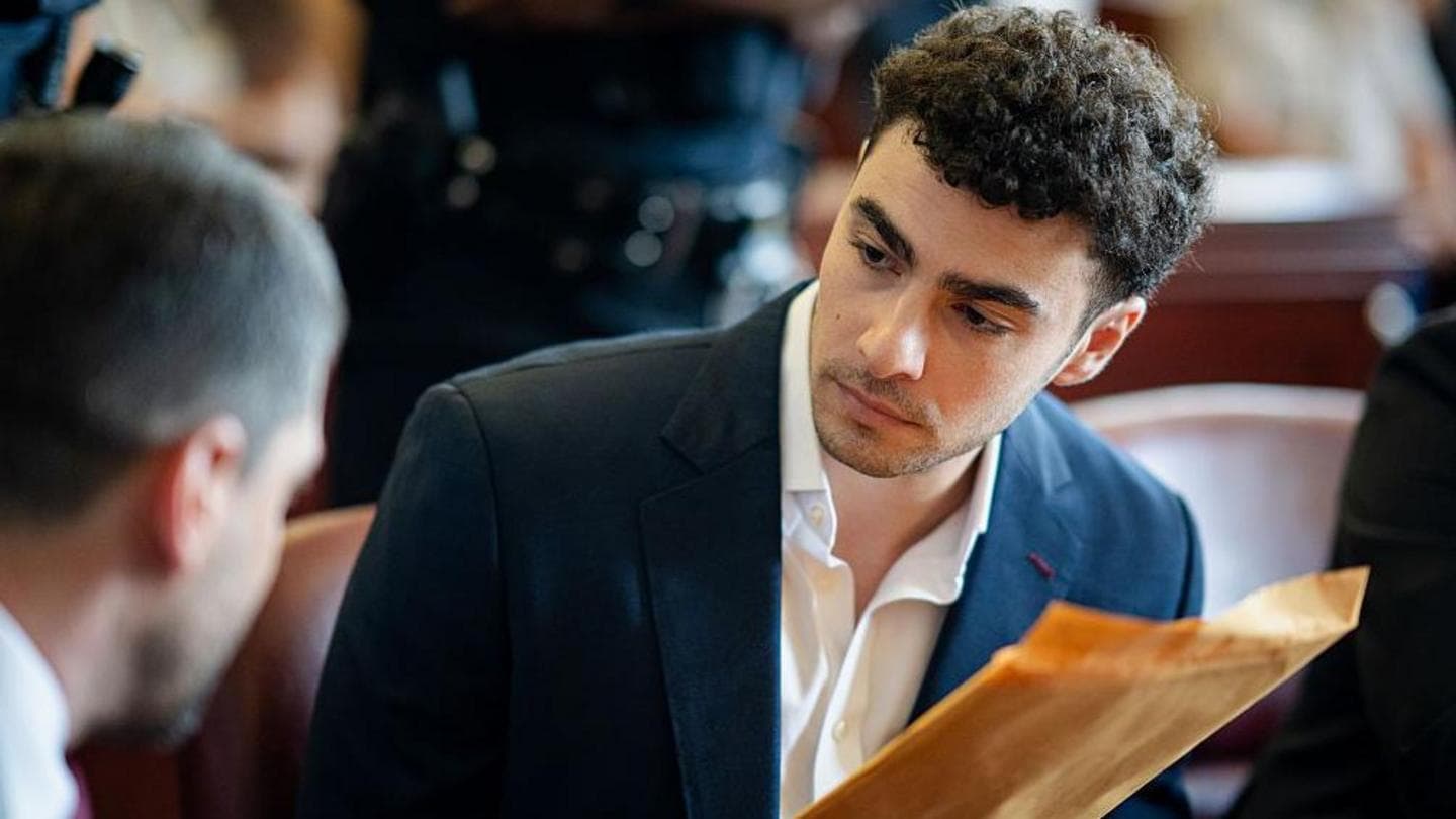 Mangione's Defense Team Abandons Psychiatric Argument in Murder Trial