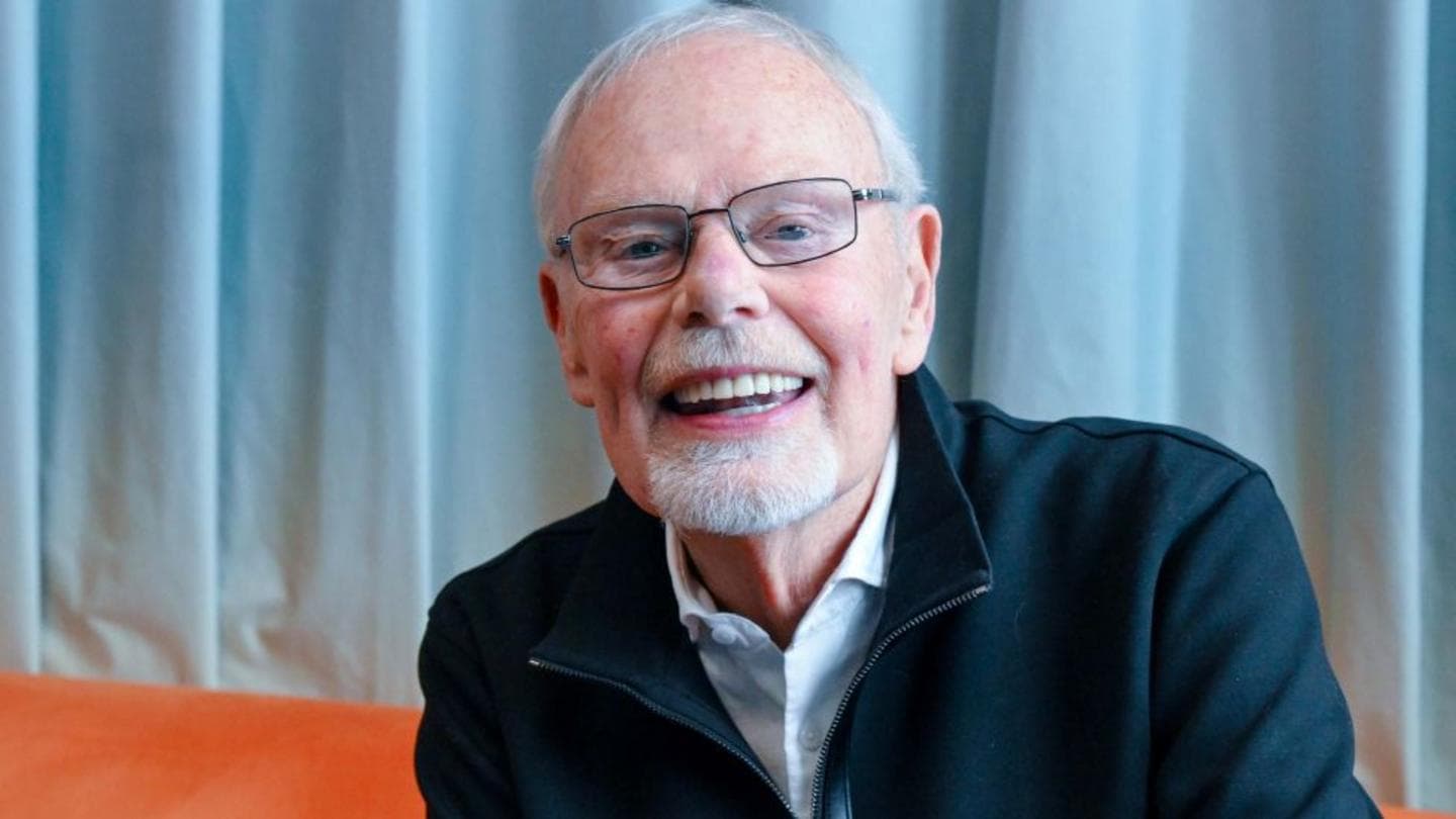 Bob Harris Announces Departure from Radio 2 After 56 Years on Air