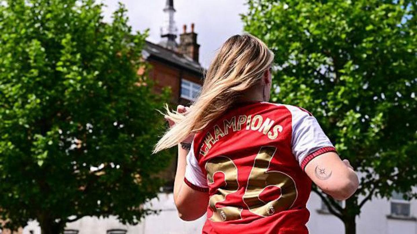 Arsenal Fans Celebrate Premier League Title, Ending 'Bottlers' Reputation