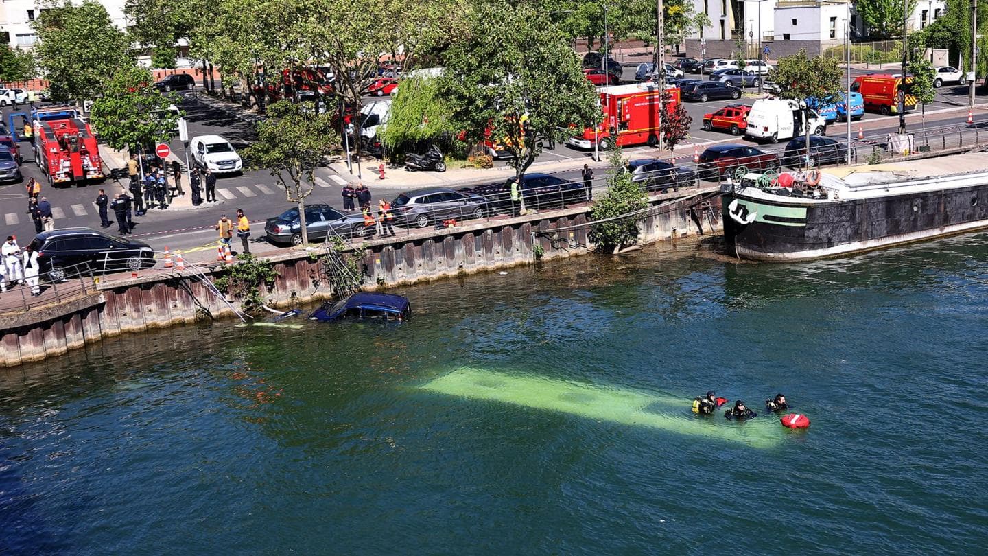 Trainee driver crashes bus into River Seine in Paris