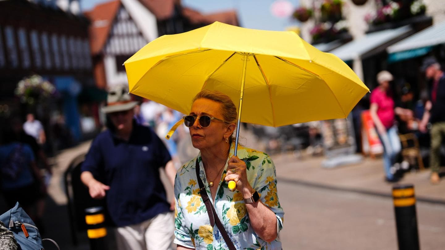 UK Faces Potential 40C Temperatures as Met Office Issues Red Heat Warning