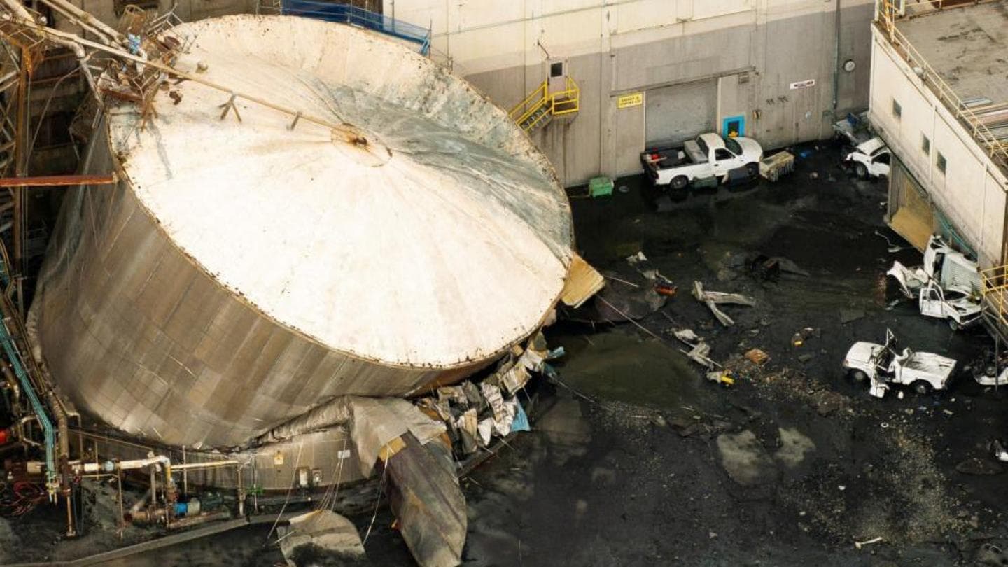 One dead and nine missing following chemical explosion at Longview paper mill