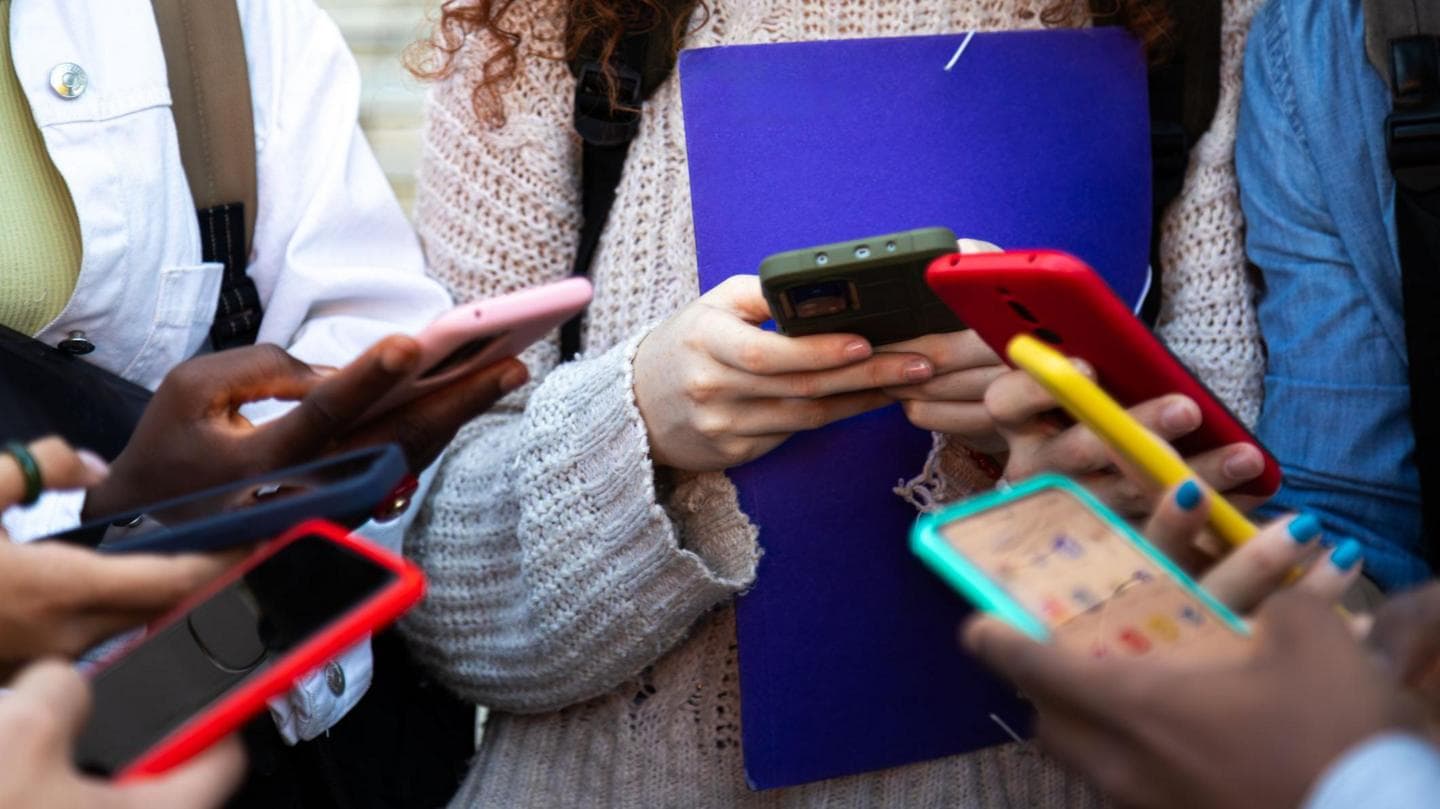 PM Announces New Social Media Restrictions to Protect Children
