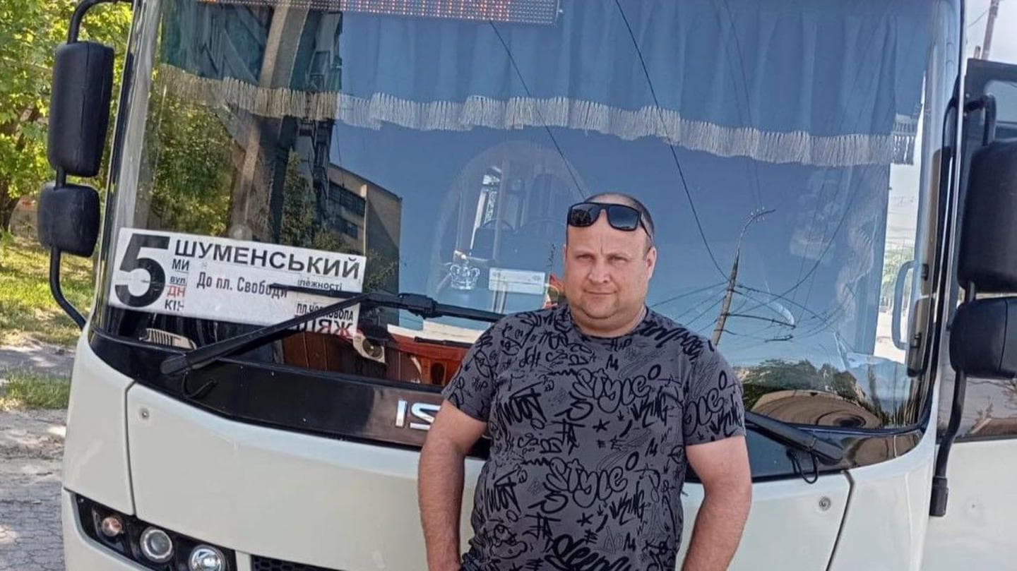 Ukrainian Bus Drivers Face Dangers from Russian Drone Attacks in Kherson