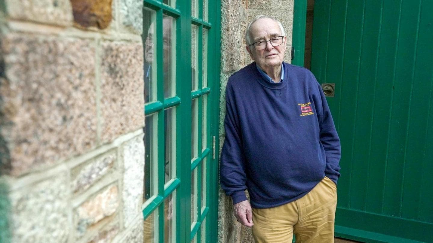 Retiree Faces £20,000 Service Charge in Difficult Property Sale Situation