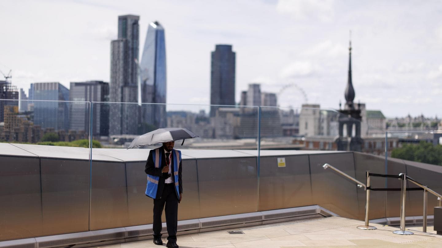 Met Office Issues Amber Extreme Heat Warning as 35C Heatwave Approaches