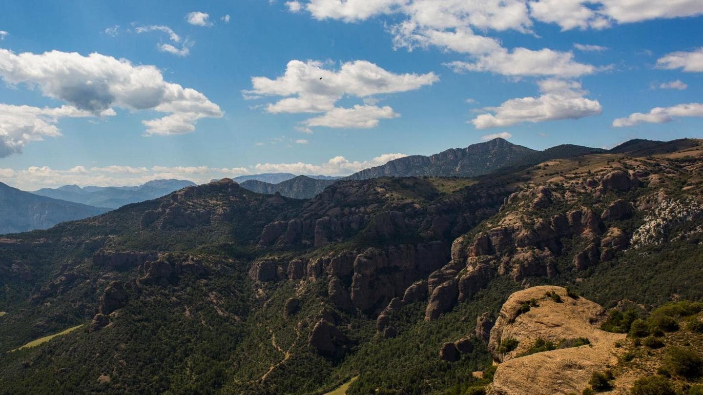 British Man, 63, Dies in Paragliding Accident in Catalonia, Spain