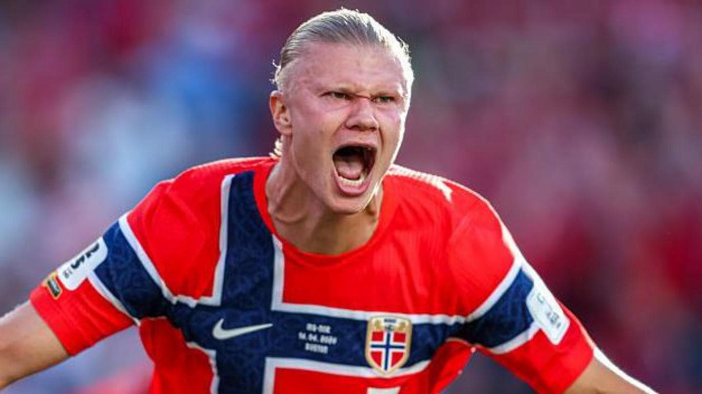 Strategies for Defenders to Counter Top Strikers in the World Cup
