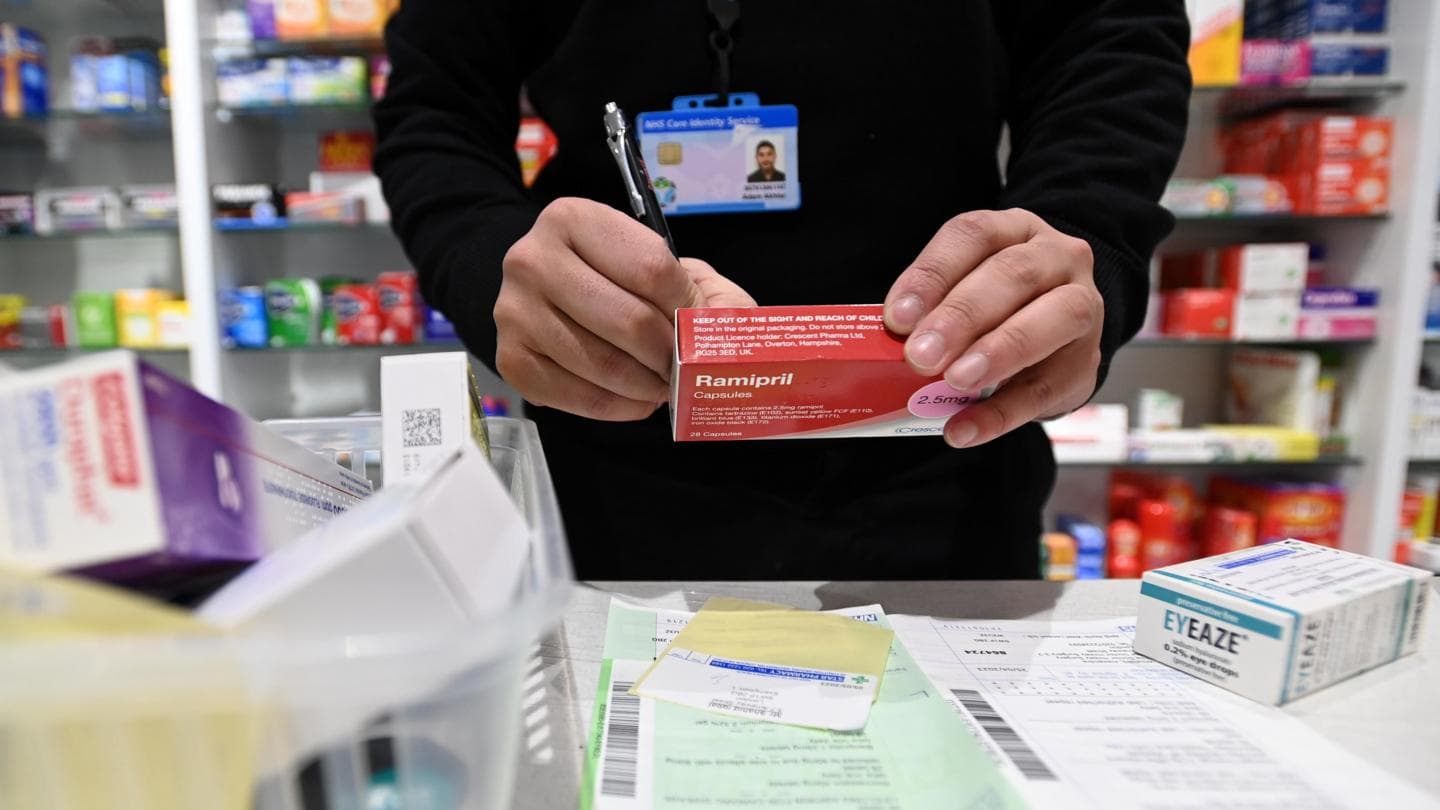 Pharmacies in England to Begin Prescribing More Medications This Autumn