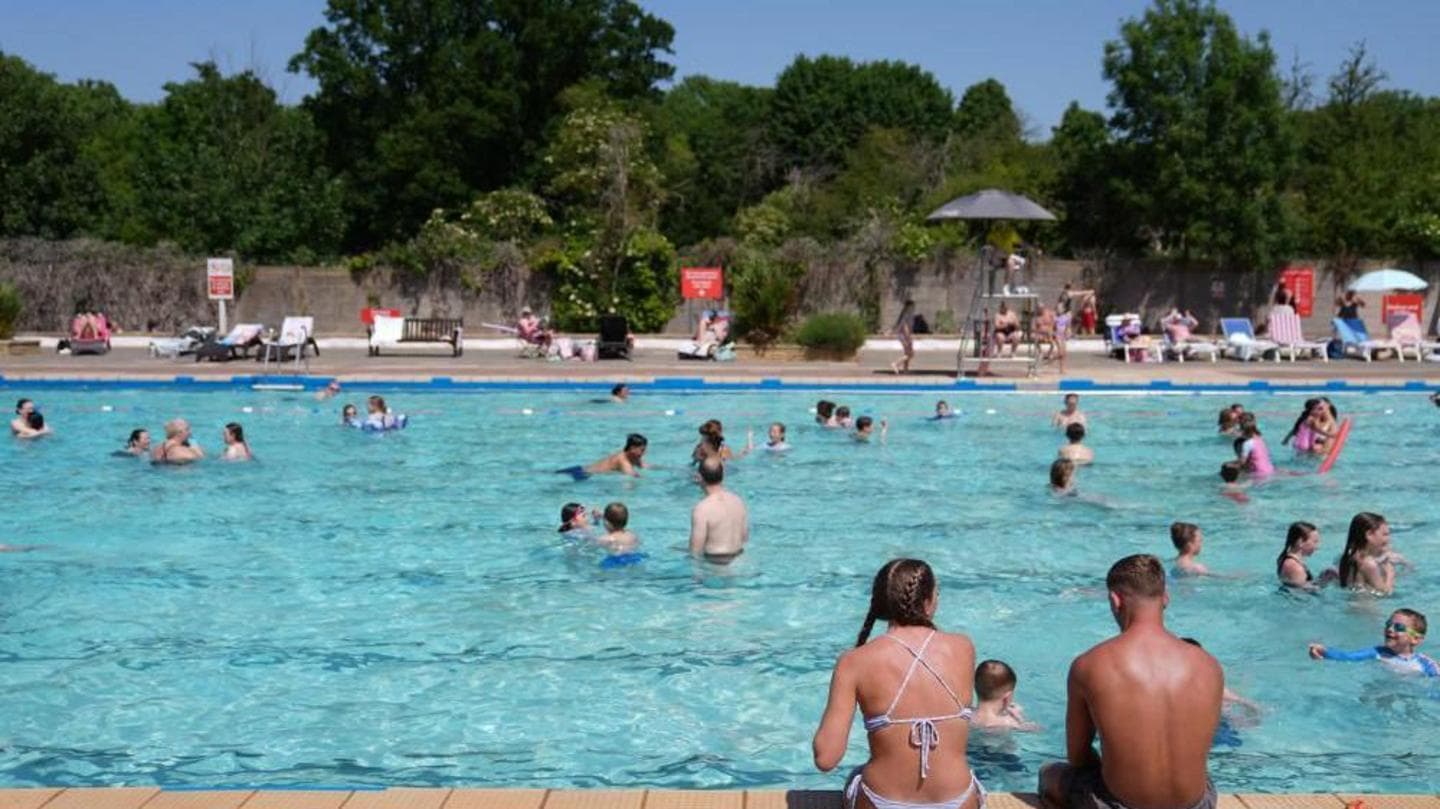 UK Records Hottest May Day for Second Consecutive Day with 35.1C at Kew Gardens