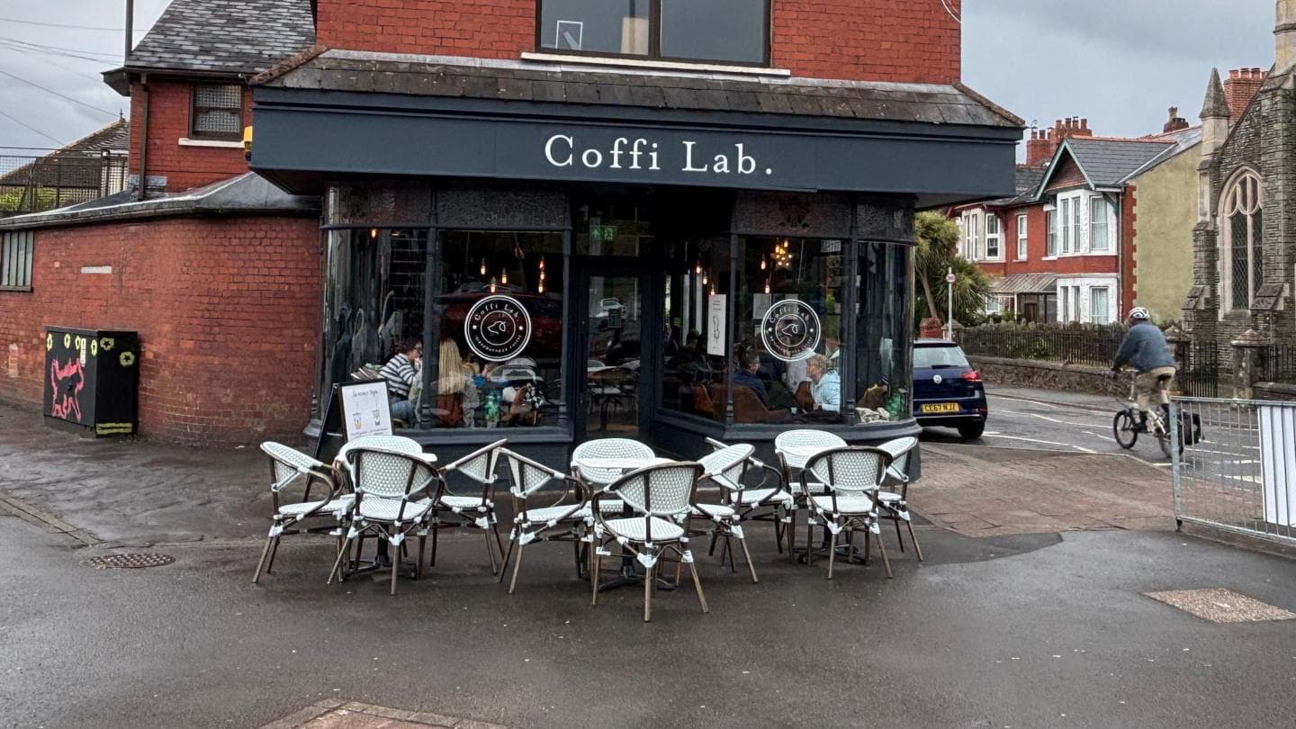 Coffee Chain Apologizes for Restricting Teen Study Groups During Exams