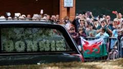 Fans Gather in Swansea to Honor Iconic Singer Bonnie Tyler