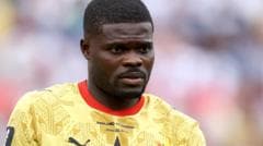 Djed Spence and Thomas Partey do not shake hands before World Cup match