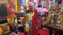 85-Year-Old Sue Kreitzman Lives in Her Own Art Installation