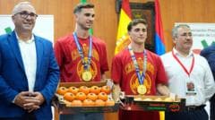 Fabian Ruiz and Gavi Receive 150 Kilograms of Tomatoes for Local Victory