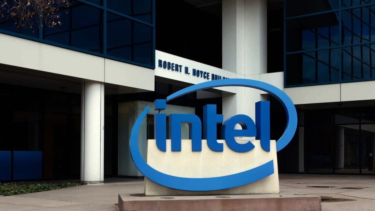 Intel, ikinci çeyrekte gelirini yüzde 25 artırdı ancak net zarar açıkladı