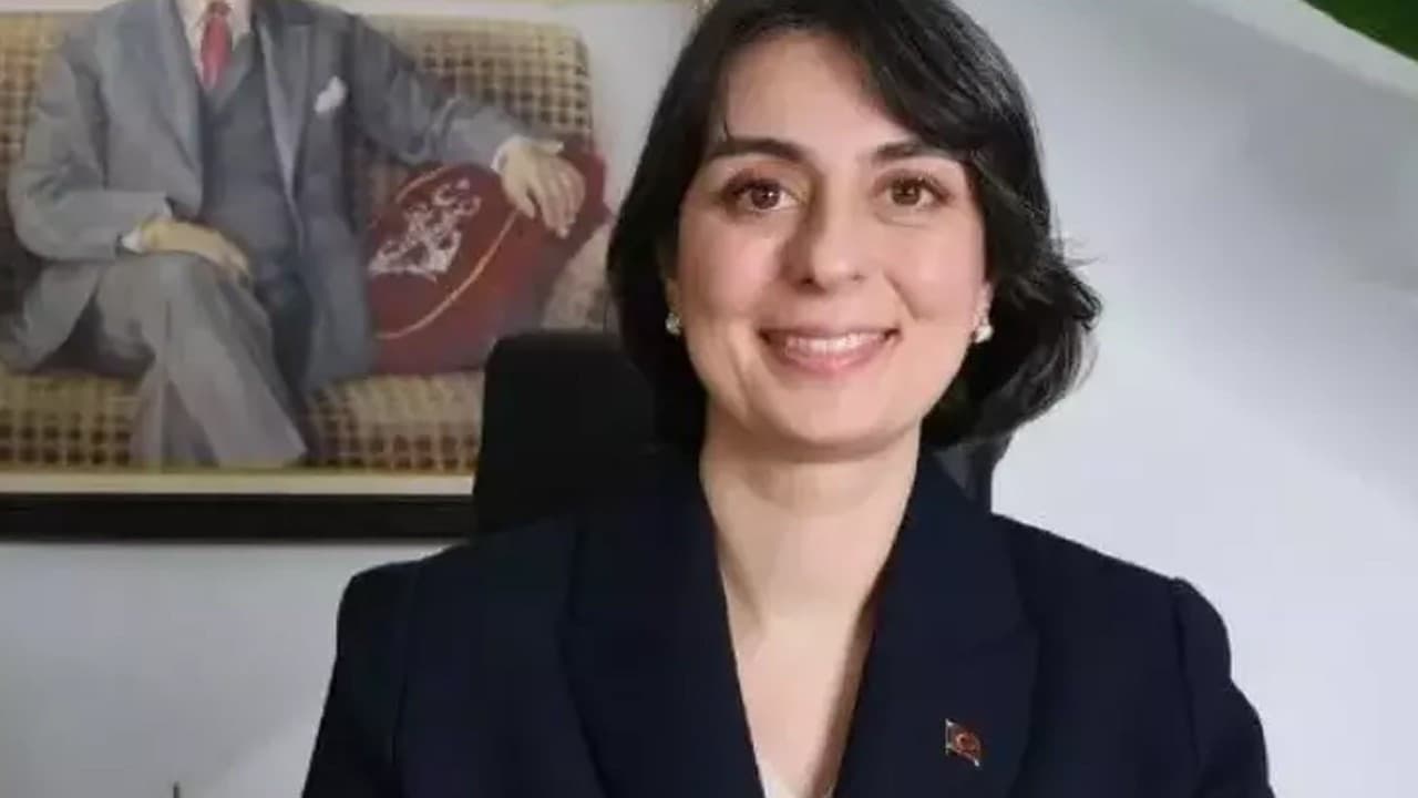 Üsküdar Belediye Başkanı Sinem Dedetaş gözaltına alındı