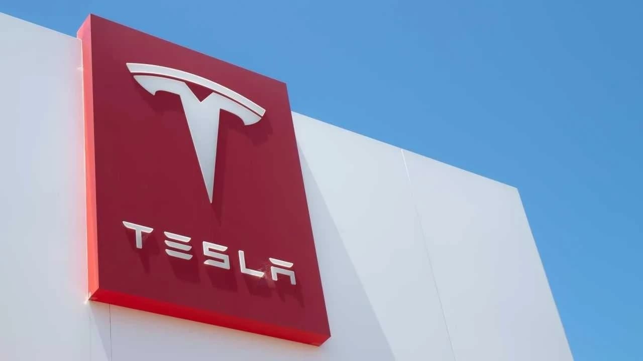 Tesla'nın satışları düştü, hisseleri yükseldi