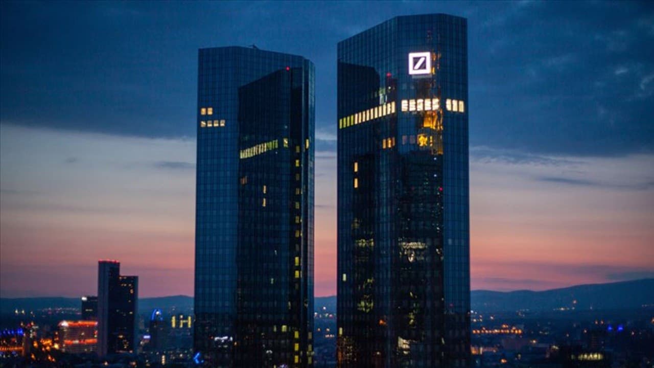Deutsche Bank, kârını önemli ölçüde artırdı