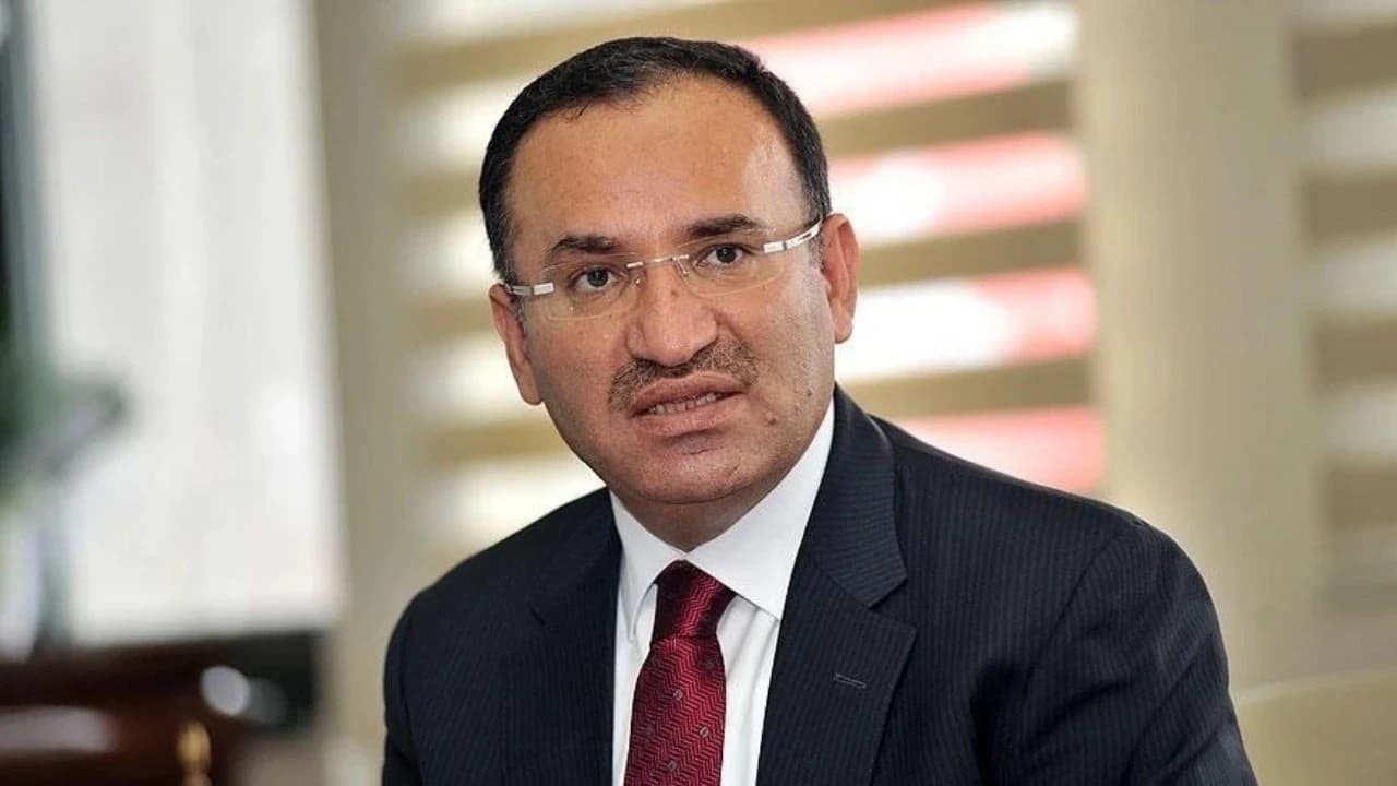 Bekir Bozdağ, TBMM Başkanvekilliğinden sağlık sorunları nedeniyle istifa etti