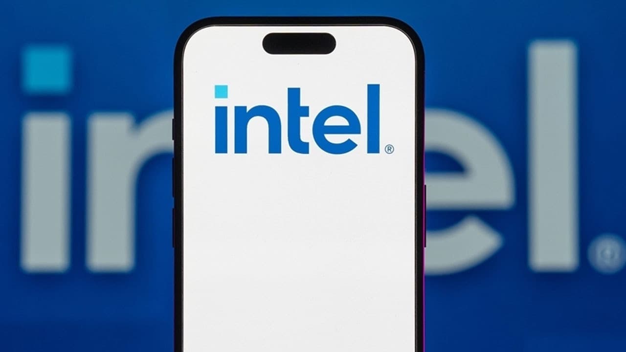 Intel hisseleri temmuzda yüzde 30 düştü, 100 doların altına indi