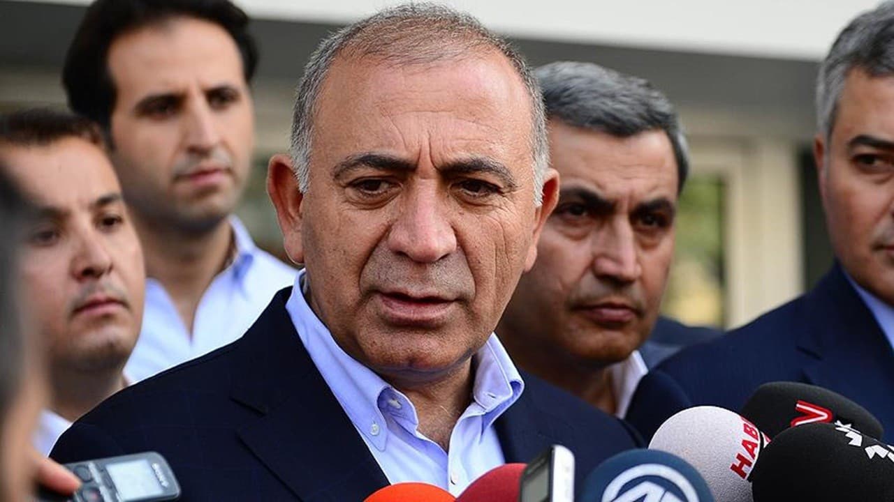Gürsel Tekin CHP İstanbul İl Başkanlığı görevinden alındı, yeni başkan Gülsüm Hale Özcömert Coşkun oldu.