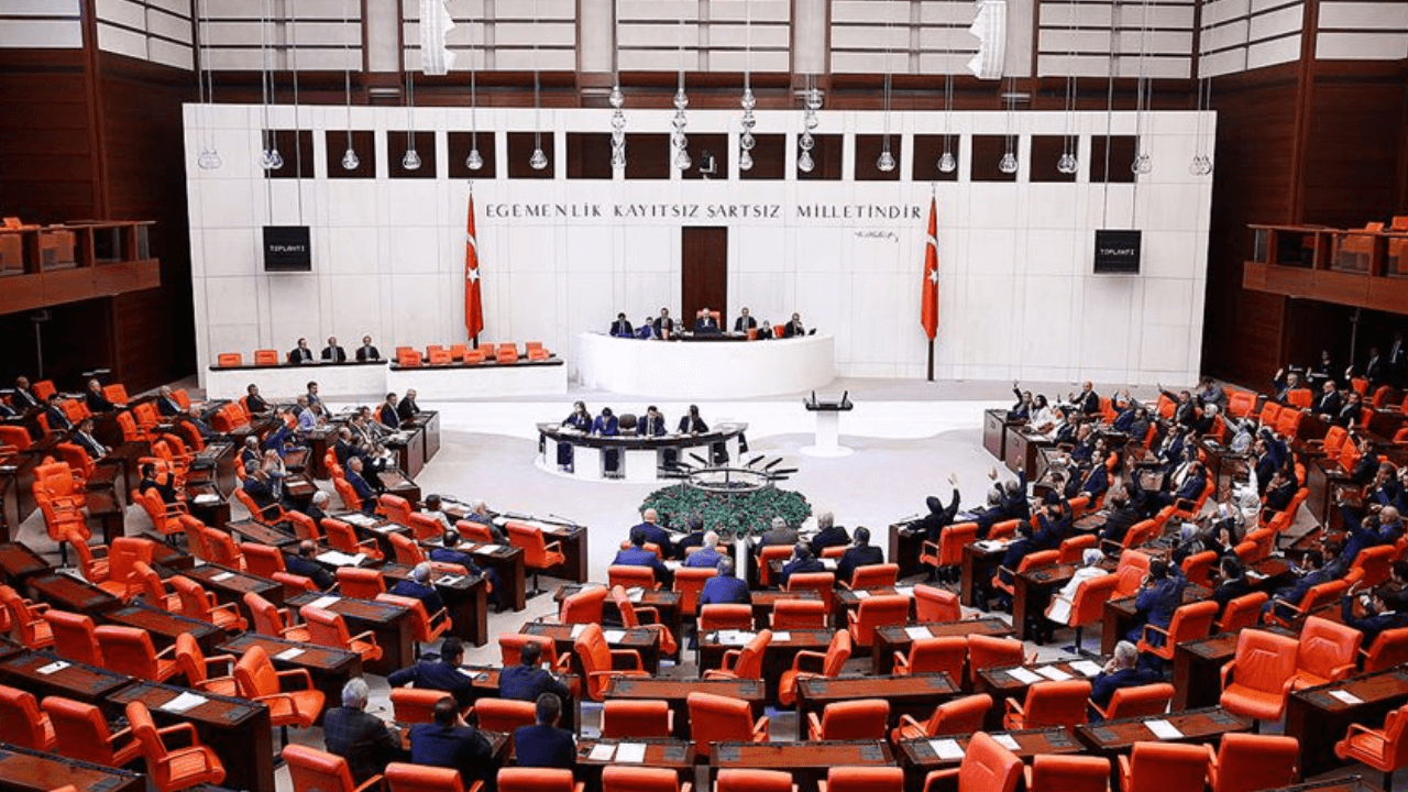 Emekli aylığı 20 bin liradan 23 bin 552 liraya yükselebilir