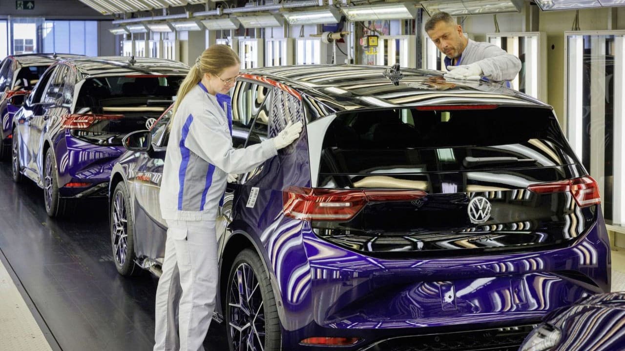 Volkswagen büyük işten çıkarmalara hazırlanıyor