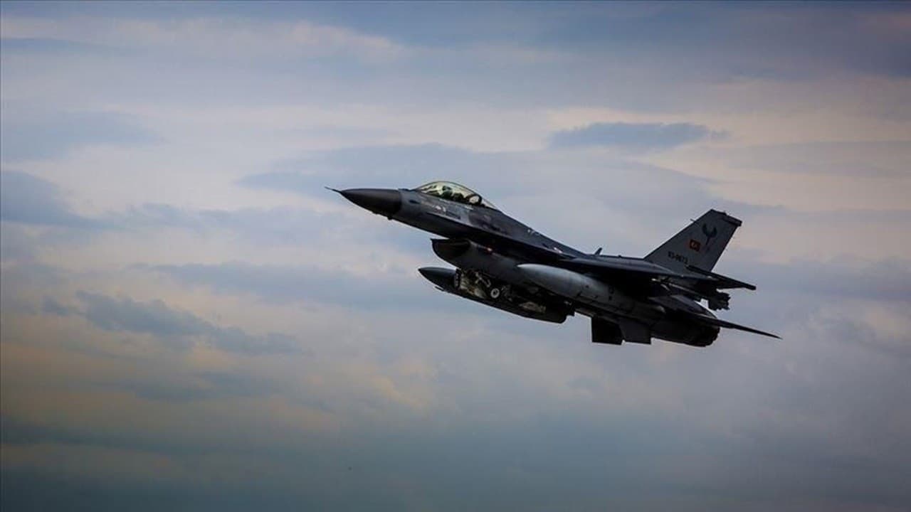 Letonya hava sahasında Türk F-16'ları havalandı