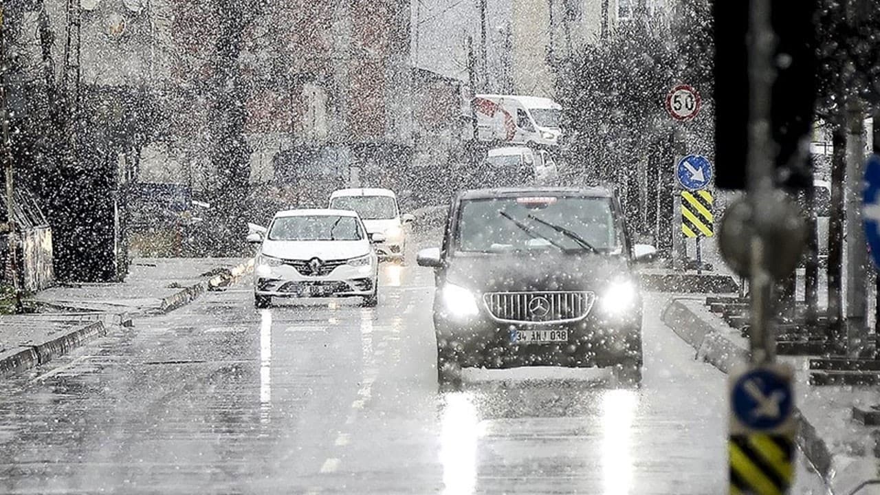 AKOM’dan İstanbul için kar uyarısı: Hava sıcaklığı 3 dereceye kadar düşecek