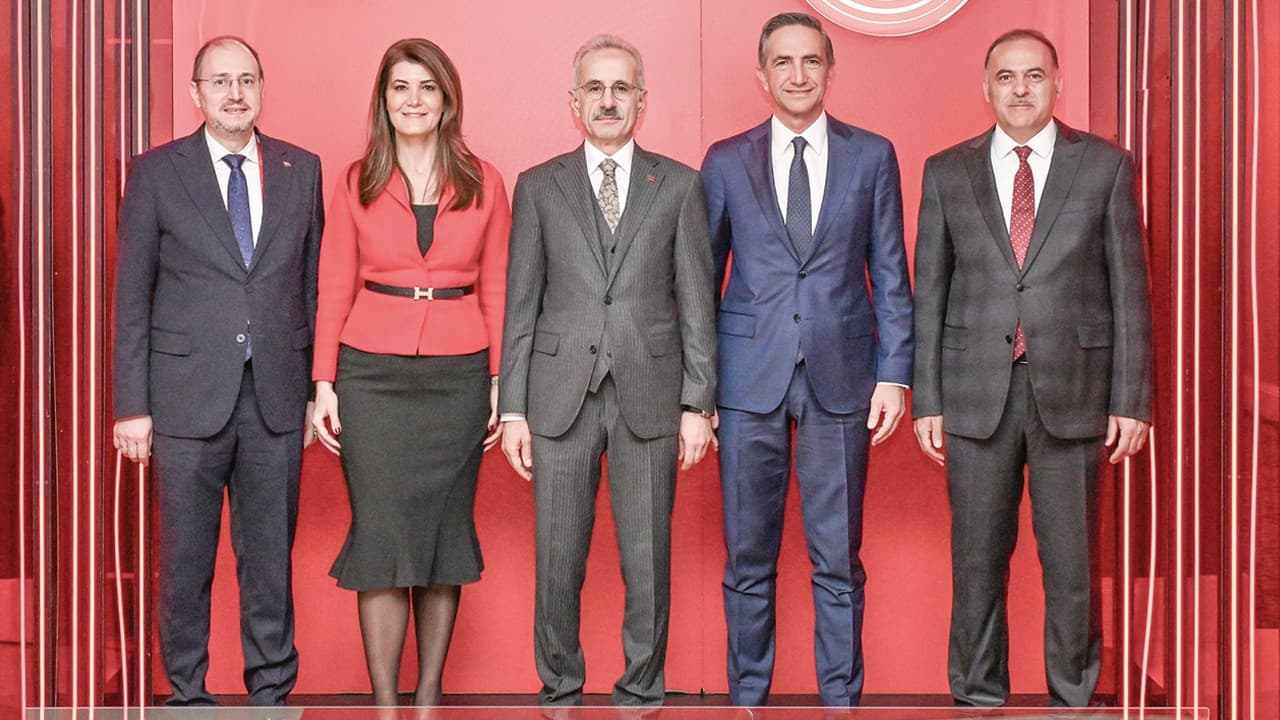 Vodafone Türkiye CEO’su Aksoy: En büyük 5G lansmanımız Türkiye’de