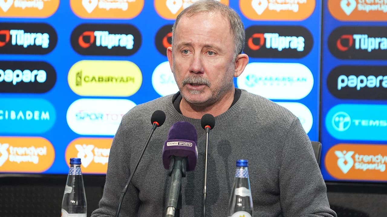 Sergen Yalçın'dan derbi açıklaması: Bugünkü maç hakemlik adına büyük skandaldır