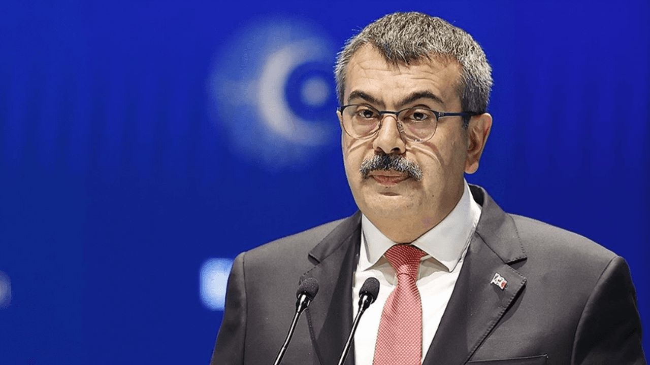 'Ara tatil kalkıyor' iddialarına Bakan Tekin'den net cevap
