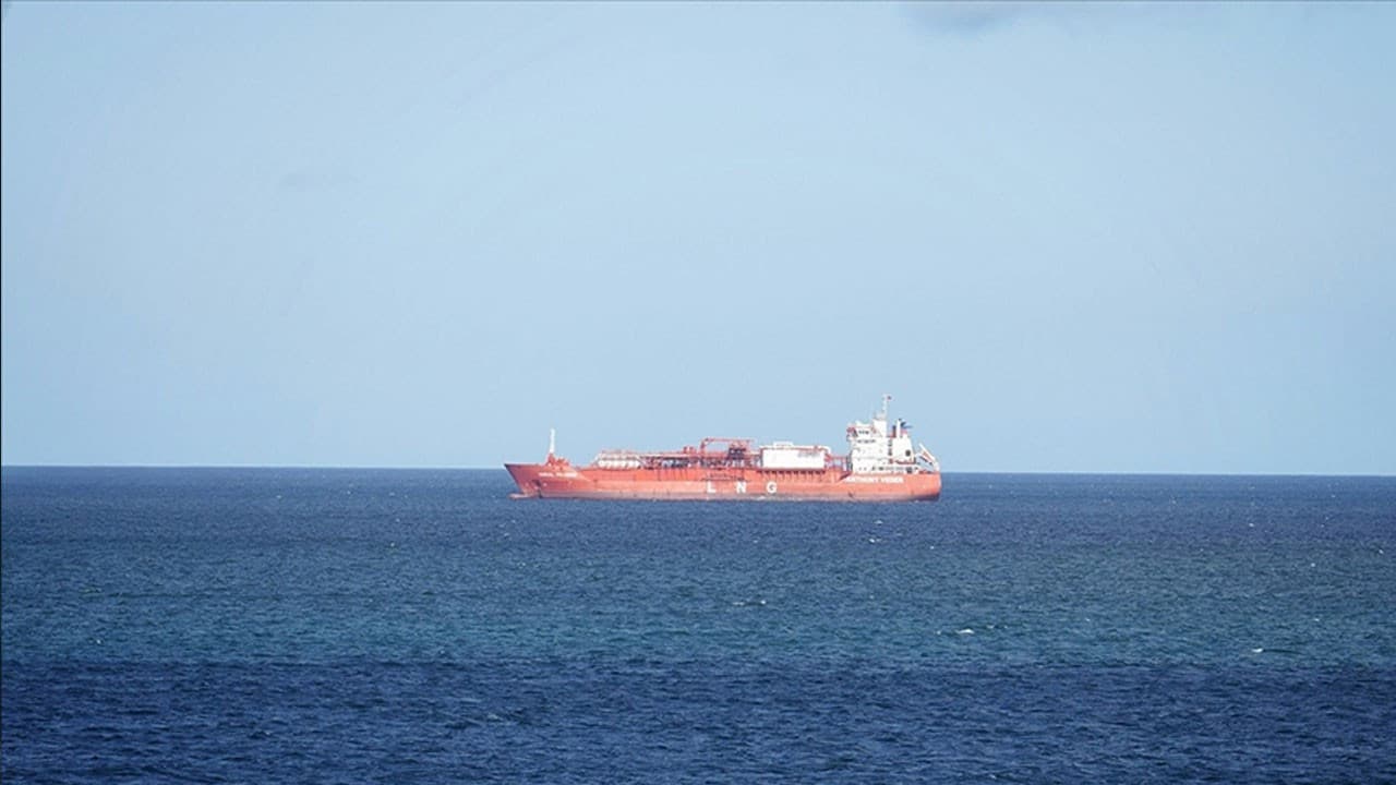 İran, Hürmüz Boğazı üzerinden kendi petrol sevkiyatını sürdürüyor