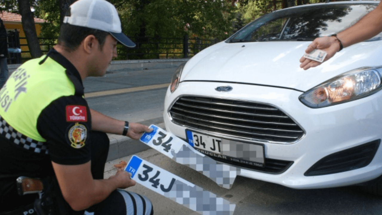 APP plaka muayeneden geçer mi? APP plaka nasıl değiştirilir, değiştirme ücreti ne kadar? Nasıl anlaşılır?