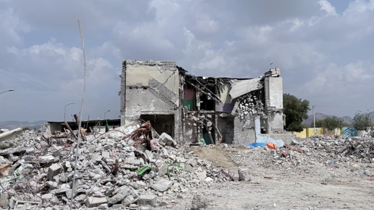 İran'daki okul katliamından yaralı kurtulan kız öğrenci saldırıyı anlattı