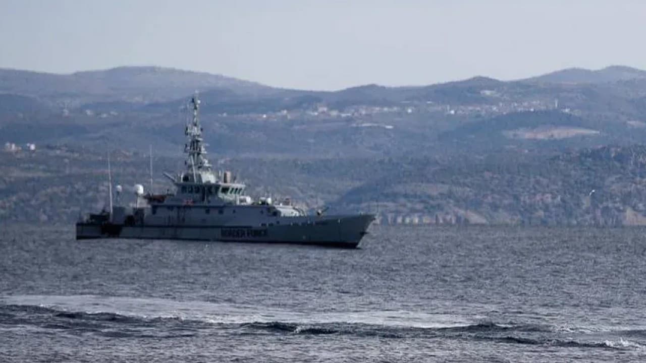 Frontex'e ait bir gemi Meis Adası açıklarında battı