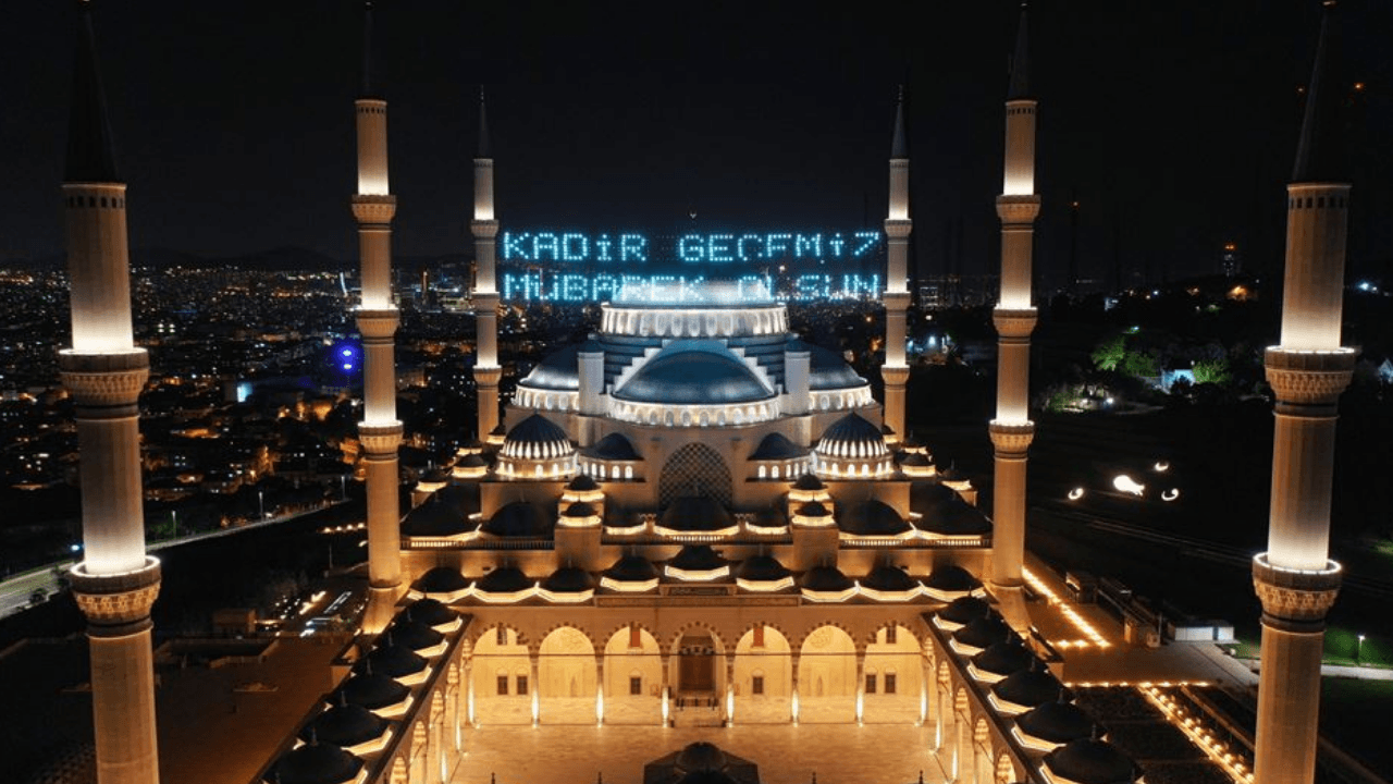 KADİR GECESİ MESAJLARI: 2026'ya özel, dualı, anlamlı, en güzel Kadir Gecesi mesajları...