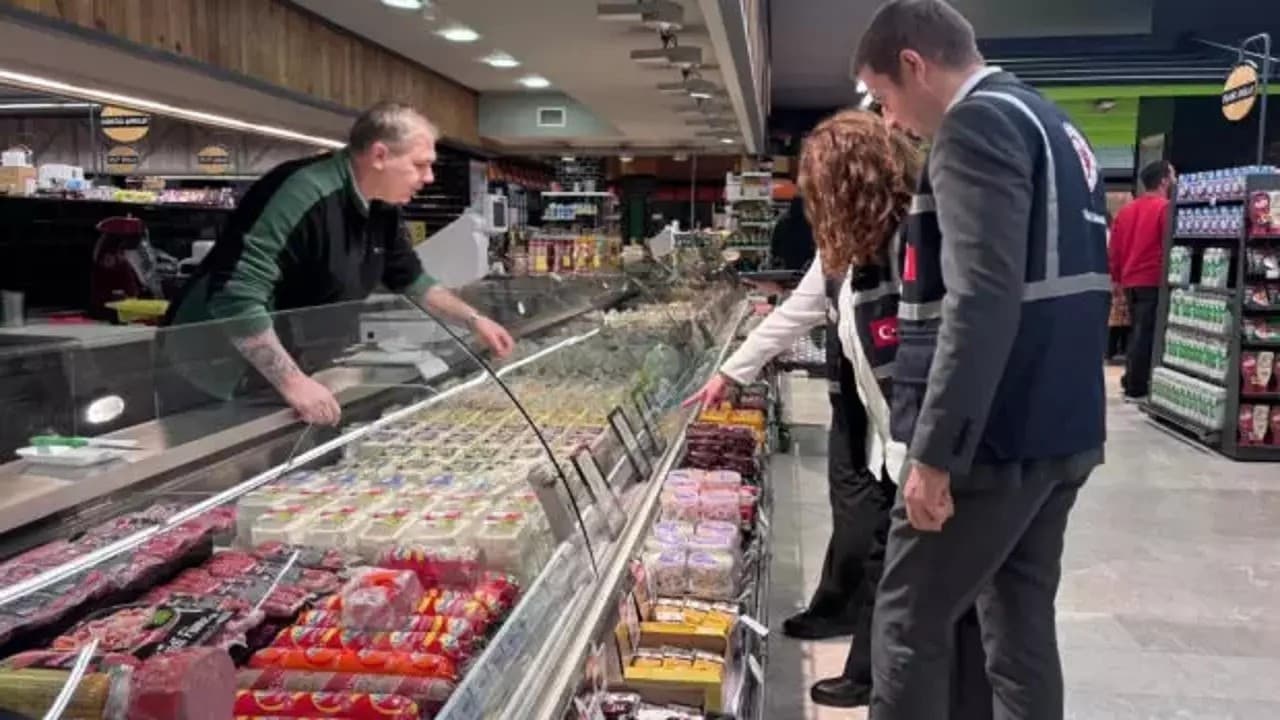 Bayram öncesi fiyat denetimi sıkılaştı: Raf ve kasa farkına dikkat