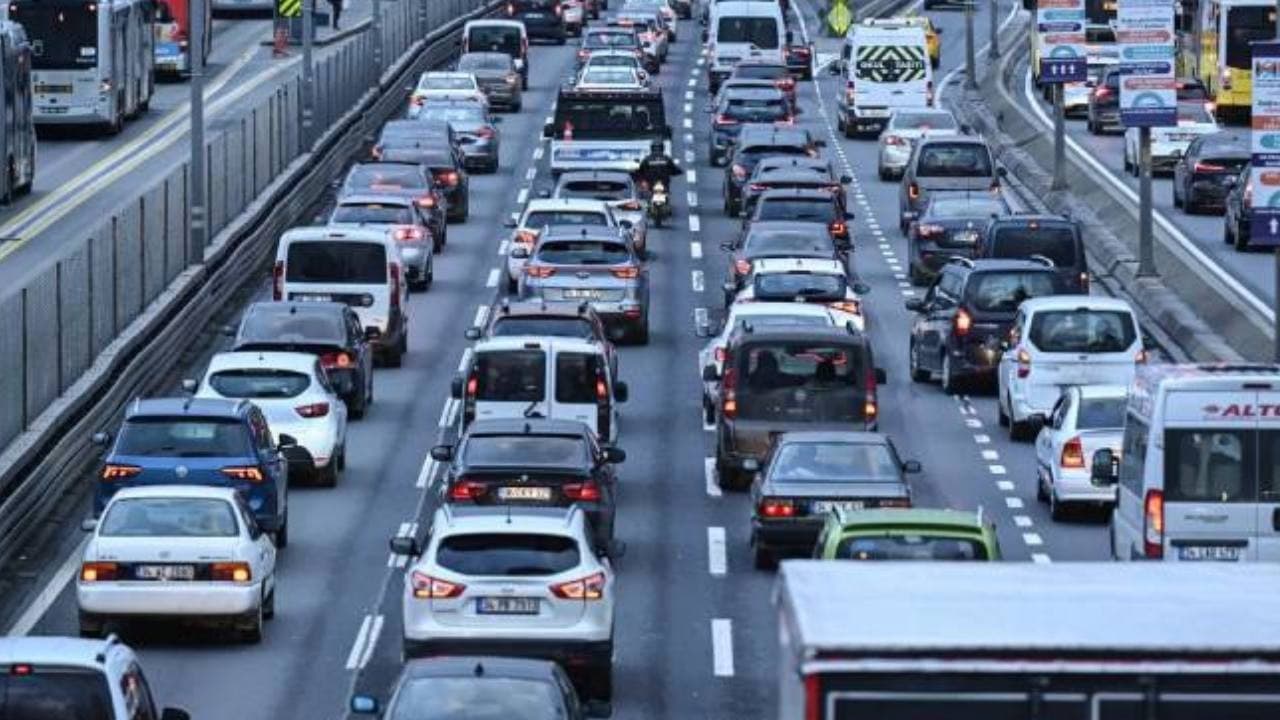 Yola çıkacaklar dikkat! Hız limitleri değişti, cezalar katlandı