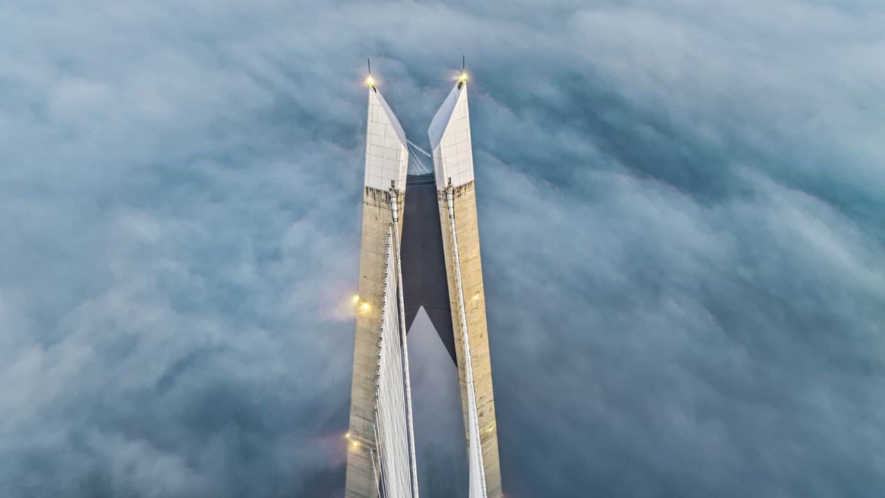 İstanbul’da yoğun sis: Köprü gözden silindi