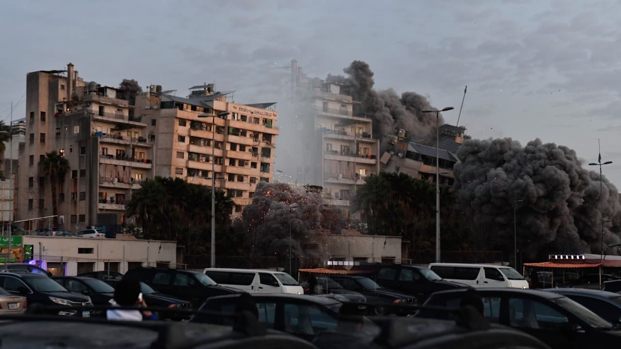 Beyrut’ta hedef alınan bina yerle bir oldu: O anlar anbean kaydedildi