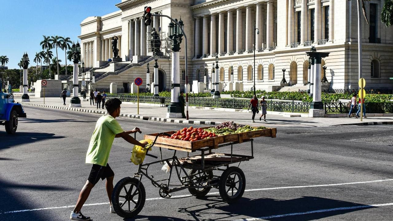 Küba'dan ABD'nin petrol ablukasına karşı 'tavizsiz direniş' resti