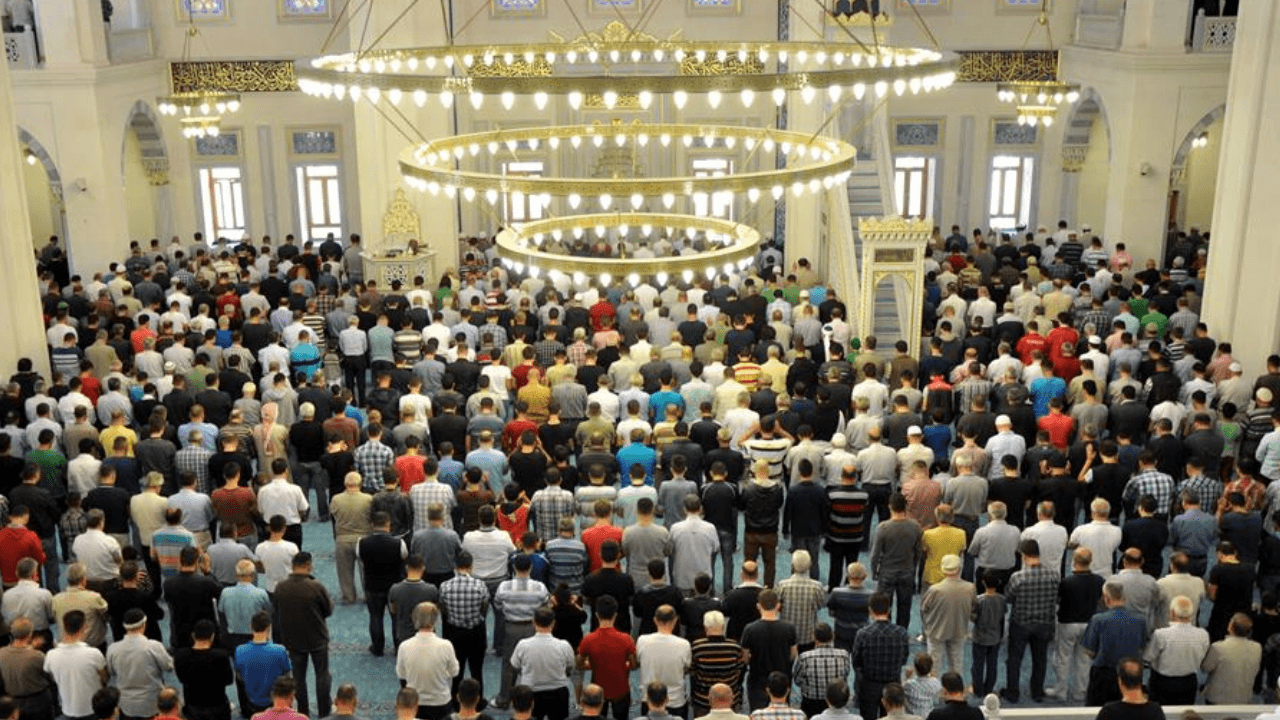 Bayram namazı nasıl kılınır? Bayram namazları kaç rekat?