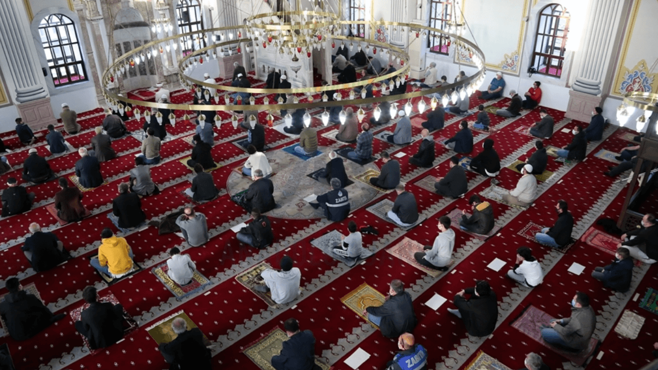 Bayram namazı saat kaçta kılınacak? Ramazan Bayramı namaz saatleri... İstanbul, Ankara İzmir bayram namazı vakti