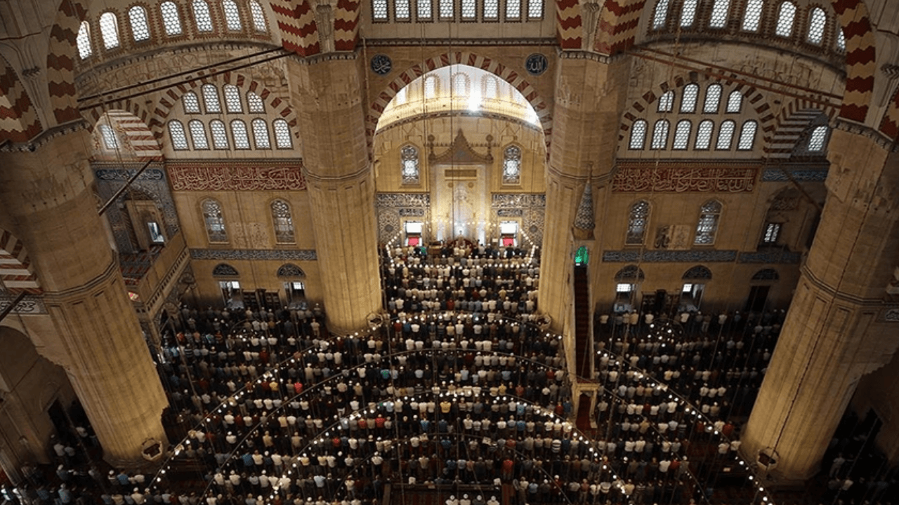 İzmir'de bayram namazı saat kaçta kılınacak? Bayram namazı saati...