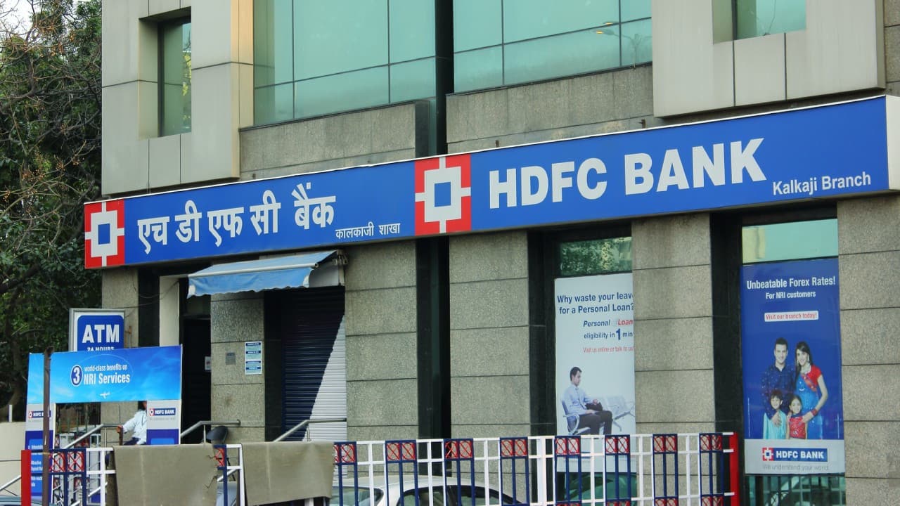 Yönetim kurulu başkanı istifa etti, banka hisseleri yüzde 5 düştü