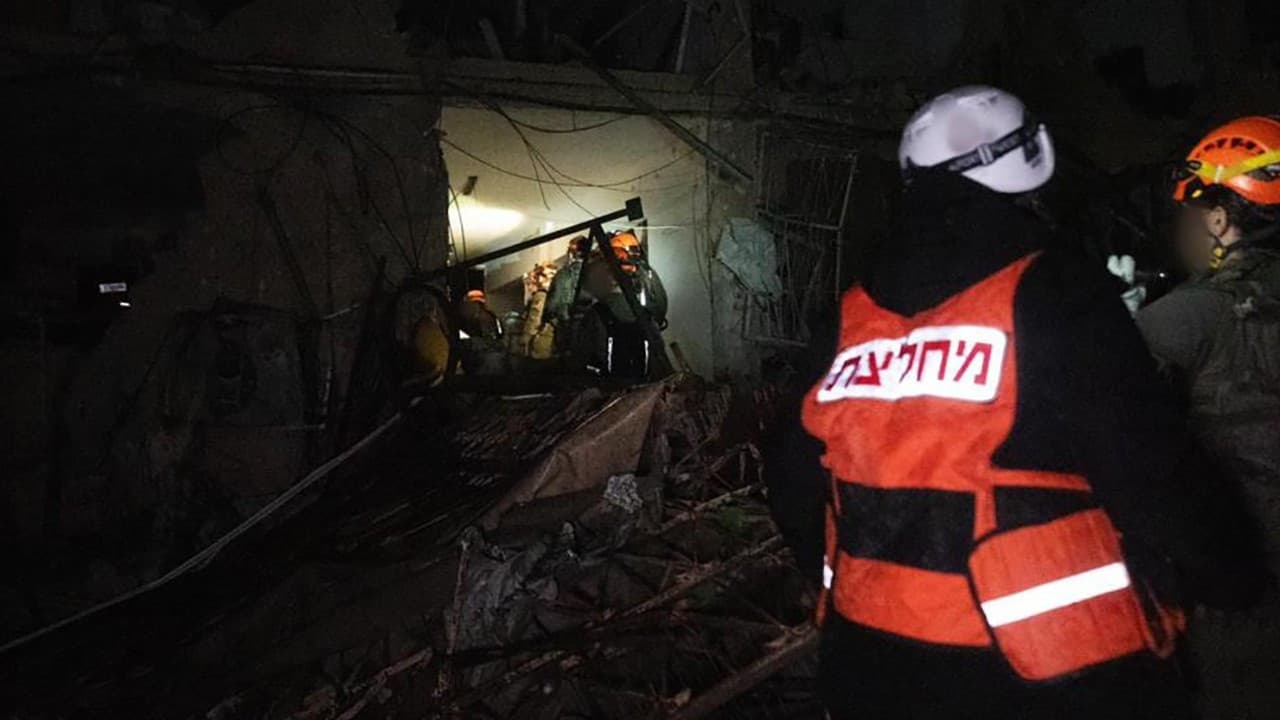 İran’dan İsrail’in nükleer kalbine saldırı: Dimona ve Arad'da patlamalar